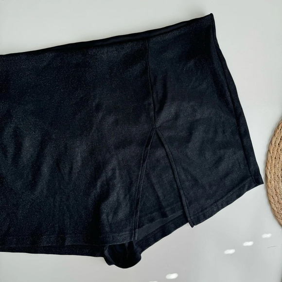 Shein Black Shimmering Shorts Size 3XL - Picture 2 of 6